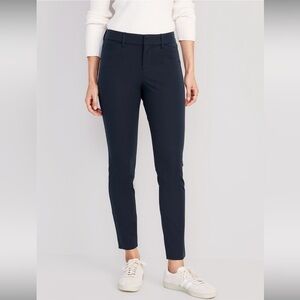 Mid rise pixie pants regular length size 6 never worn